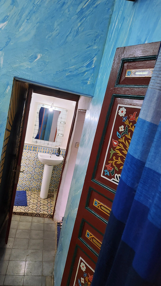 deluxe-suite-bathroom-zellije-shower